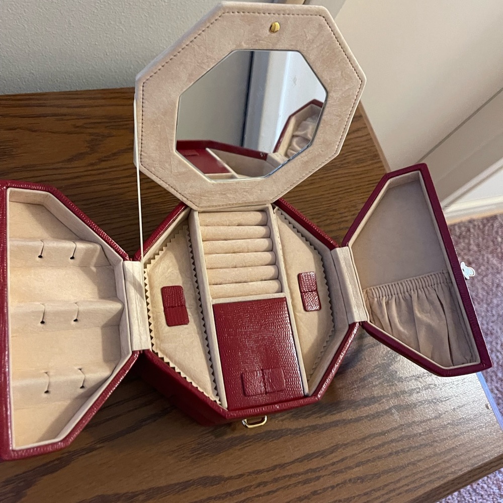 Jewelry box